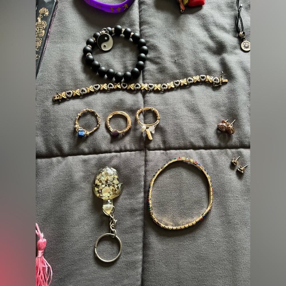 Misc items I found in my drawer - Picture 5 of 7